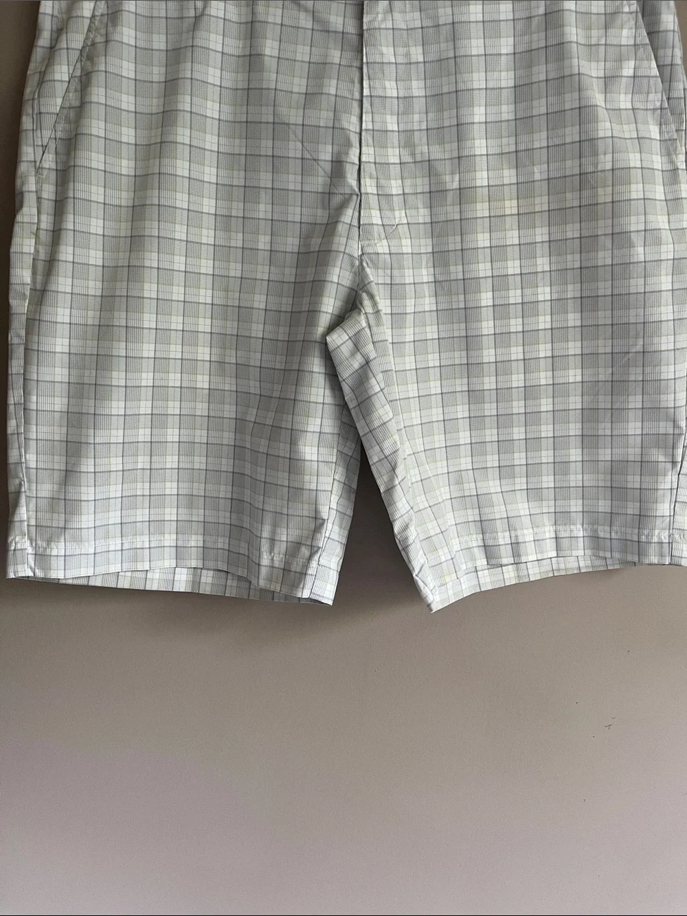 PGA TOUR flat-front performance white grey plaid golf shorts size 36